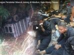 truk-rombongan-pendekar-masuk-jurang-di-madiun-satu-orang-tewas_20180430_165439.jpg