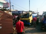 truk-seruduk-rumah_20170728_085444.jpg
