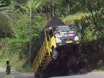 truk-standing-di-banyumas.jpg