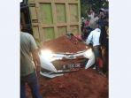 truk-tanah-bernopol-b-9927-tyy-meniban-seorang-bayi-dan-3-orang-dewasa.jpg