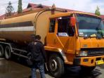 truk-tangki-bermuatan-minyak-mentah-diduga-illegal_20141124_175406.jpg
