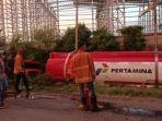 truk-tangki-pertamina-masuk-selokan.jpg