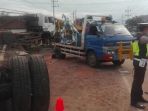 truk-trailer-tabrak-9-rumah_20171226_082504.jpg