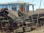 truk-tronton-tabrak-4-rumah-warga.jpg