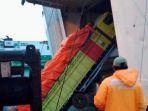 truk-tujuan-merak-tercebur-ke-laut.jpg