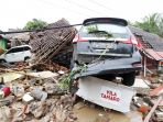 tsunami-terjang-pantai-carita-dan-tanjung-lesung-banten_20181223_203158.jpg