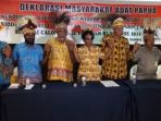 tujuh-tokoh-adat-papua-bacakan-deklarasi_20180722_185112.jpg