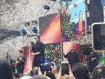 tulus-saat-tampil-di-soundrenaline-2019.jpg