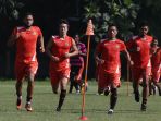 tumpengan-sambut-era-baru-persija_20170328_174643.jpg