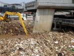 tumpukan-sampah-kali-ciliwung_20151116_235803.jpg