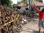 tumpukan-sampah-kulit-kabel-listrik_20160303_170149.jpg