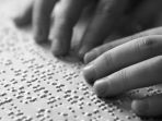 tunanetra-menggunakan-huruf-braille-untuk-membaca-sebenarnya-apa-yang-mereka-lihat-selama-ini_20180511_174004.jpg