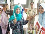 tunjukkan-produk-lem-tembak.jpg