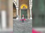 turis-ceko-berjemur-telanjang-dada-di-katedral-italia-akan-didakwa-atas-tindakan-cabul.jpg