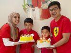 tya-ariestya-bersama-suami-irfan-ratinggang-dan-kedua-putranya.jpg