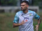 tyronne-del-pino-di-tc-persib.jpg