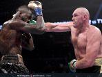 tyson-fury-kanan-memukul-deontay-wilder-kiri.jpg