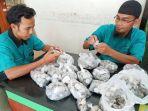 uang-receh-yang-dibayarkan-pembeli-motor-di-solo.jpg