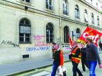 uefa-mafia-kata-buruh-perancis_20160616_211950.jpg