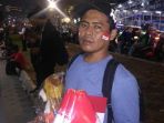 uje-penjual-pernak-pernik_20180818_233012.jpg