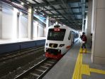 uji-coba-kereta-api-kereta-bandara_20171128_204136.jpg