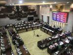 uji-kepatutan-komisioner-ojk.jpg