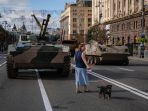 ukraina-pamerkan-alutsista-rusia-yang-berhasil-dihancurkan_20220823_210715.jpg