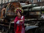 ukraina-pamerkan-alutsista-rusia-yang-berhasil-dihancurkan_20220823_213111.jpg