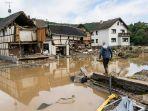 umah-rumah-yang-hancur-di-schuld-dekat-bad-neuenahr-jerman-barat.jpg