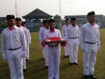 umar-patek-saat-membawa-bendera-dalam-upacara-bendera-di-lp-porong-sidoarjo-jawa-timur_20170606_083125.jpg