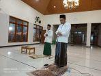umaruddin-masdar-memandu-tarawih-dari-masjid.jpg