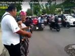 umat-hindu-kalsel-bagikan-500-bungkus-takjil-dan-makanan_20180613_163543.jpg