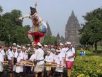 umat-hindu-membawa-ogoh-ogoh-di-candi-prambanan_20170927_233425.jpg