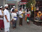 umat-hindu-peringati-hari-raya-galungan-di-pura-kerta-jaya_20200917_164856.jpg