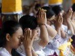 umat-hindu-sembayang-hari-raya-galungan_20160907_163503.jpg