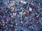 umat-kristen-ortodoks-serbia-protes-pawai-lgbt-eropa_20220829_185504.jpg