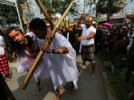umat-kristen-protestan-medan-adakan-drama-jalan-salib_20150407_121859.jpg