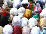 umat-musilm-sholat-idulfitri-1440-h-di-masjid-raya-bandung_20190608_095409.jpg