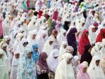 umat-muslim-laksanakan-salat-idul-adha-1438-h_20170902_181544.jpg