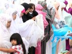 umat-muslim-laksanakan-salat-idul-adha-1438-h_20170902_181633.jpg