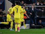 unai-emery-kanan-meneriakkan-instruksi-kepada-para-pemainnya-selama.jpg