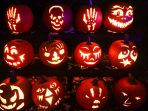 uniknya-ukiran-labu-halloween-di-great-jack-o-lantern-blaze_20221013_182315.jpg