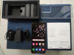 unit-smartphone-galaxy-s20-ultra-kepala-charger-kabel-charger-dan-headset-serta-softcase.jpg