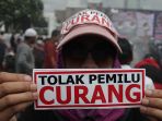 unjuk-rasa-di-depan-gedung-dpr_20240308_204509.jpg