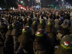 unjuk-rasa-di-depan-kantor-bawaslu-mulai-memanas_20190522_005052.jpg