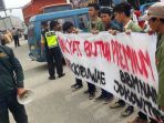 unjuk-rasa-mahasiswa-dari-universitas-djuanda-unida_20180226_162842.jpg