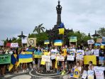 unjuk-rasa-menentang-invasi-rusia-ke-ukraina-di-denpasar_20220301_233859.jpg