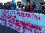 unjuk-rasa_20160326_171244.jpg