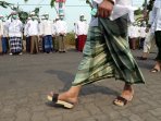 upacara-hari-santri-memakai-masker_20151023_183339.jpg
