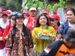 upacara-hut-ke-78-ri-di-tengah-sawah_20230817_164358.jpg